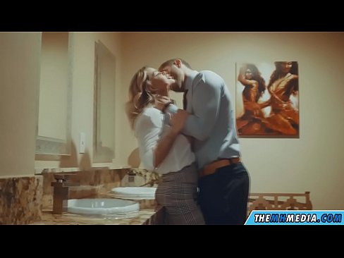 ❤️ Wann eng Busty Blond Iech an engem ëffentlechen Toilette verféiert Porno vk bei eis lb.teatroporno.ru ☑